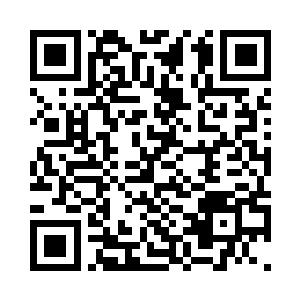 一道绿光倏地从她伸出的双手中迸出二维码生成
