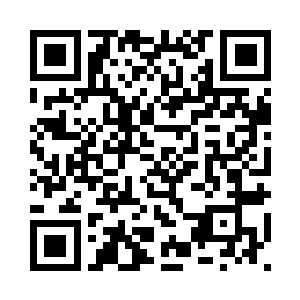 一道血痕顺着他的手臂染红了衣服二维码生成
