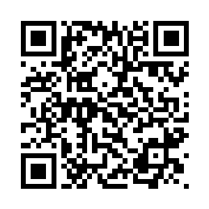 一道道刺眼的闪电互相追逐和缠绕二维码生成
