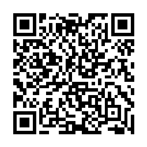 一道雷电直接将附近星空中的一大块陨石轰成了粉末二维码生成