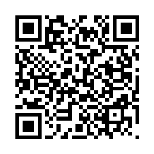 一道青色的人影跌跌撞撞地脱离空间二维码生成