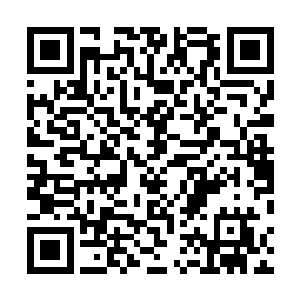 一颗幽紫色的水钻亦如深邃的眼睛仿佛在直勾勾地盯着他二维码生成