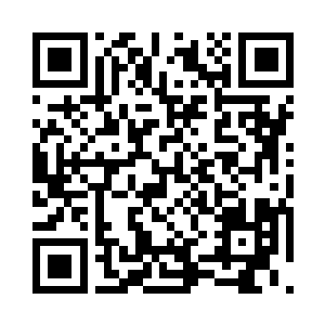 丁羽也不知道从什么地方掏出来一副眼镜二维码生成