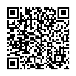 丁羽也是在自己的办公室里面开始活动起来自己的身体来二维码生成
