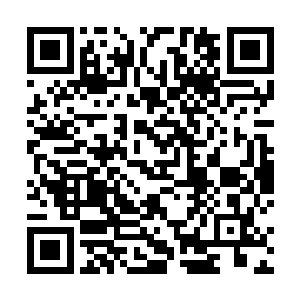 丁长生坐在餐桌前陪着顾青山和杨晓吃了一半的早餐了二维码生成