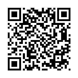 丁长生顶着一件衣服向行政楼走去二维码生成