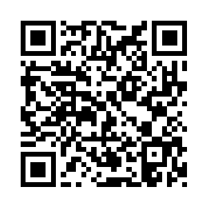 七杀顺手就抓起火炉中一把尚未完工的长剑二维码生成