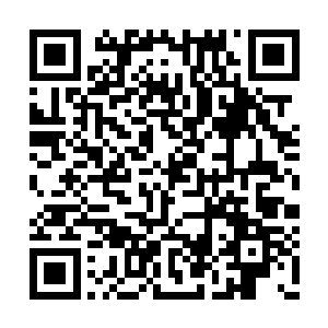 三下――一直走到那个国字脸男人的面前才停下二维码生成