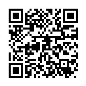 三两张破旧桌椅随意摆放不具备任何美感二维码生成