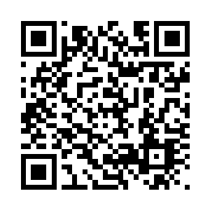 三个男子已经打开了刘小兰租房的门二维码生成