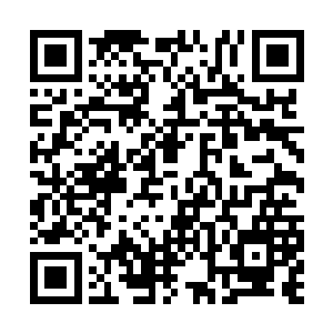 三个脑袋周围分别缭绕着不同性质的超强生物电流二维码生成