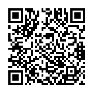 三个雇佣兵中的一个身上突然传来了一阵很轻微声响二维码生成