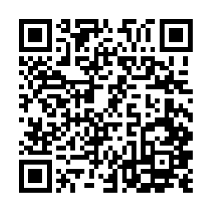 三个黑衣人瞬间被水刀水箭搞成了一副光溜溜的模样二维码生成