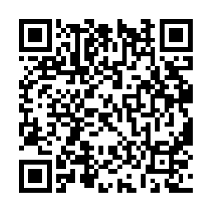 三人就这样大摇大摆的前往那一片神话遗存的建筑二维码生成