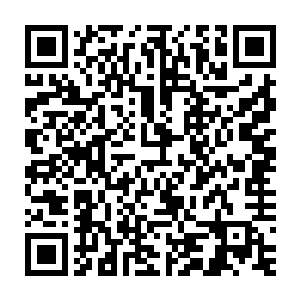 三名天空圣师的圣兵带着强大的能量波动同时击中剑尘身后的圣光盾二维码生成