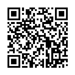 三根魔星藤在宽阔的地下广场内轻轻摇动二维码生成