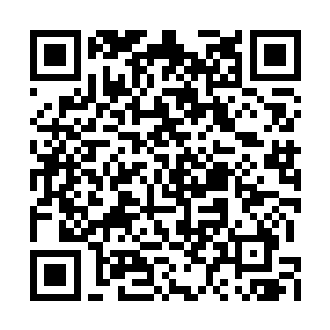 三角眼的长发男子迪蒙周身散发出一层层的黑雾二维码生成