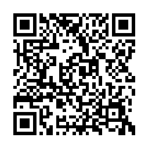 三辆装载机同时撞在正门六米多宽的玻璃幕墙上二维码生成