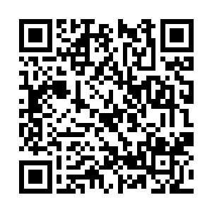 上下五千年的仔细打量了一下这个西装革履的男人二维码生成