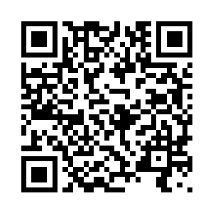 上去连抱带拖的把贝秉章拉了回来二维码生成