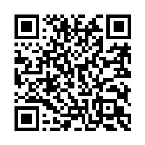 上唇留着一撮和高中生形象极不符合的小胡子二维码生成