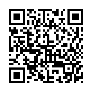 上坐着一个瓷娃娃般漂亮的奶娃娃二维码生成