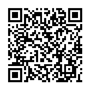 上官青另一只手又快如魅影般摁在了破军的胸口二维码生成