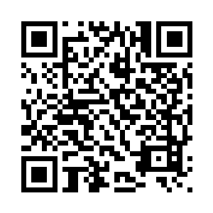 上的托盘上用镊子拿出了一些棉花二维码生成