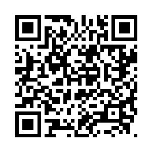 上衣则把在家里改过的那件收腰的花布衬衣二维码生成