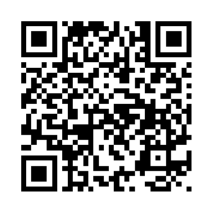 上面摆着一台又小又旧的台式电脑二维码生成