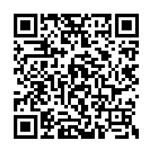 下一刻一个无比狼狈的身影从虚空中跌落了出来二维码生成