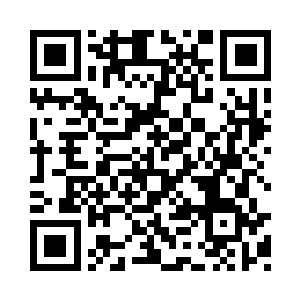 下一刻就直接做到了最上首处的一个座位置上二维码生成