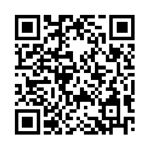 下一秒就见冲过来的民众拉开自己的大衣二维码生成