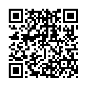 下意识地看了一眼床头柜上的聪明钟二维码生成