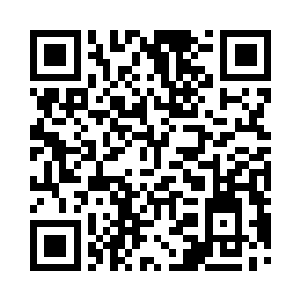 下意识的抬起头看了抱着自己的男人一眼二维码生成