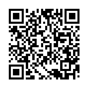 下车之后看着早就已经等候在那里的司机二维码生成