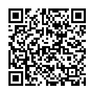 下面就有请最近火热的焦点人物荣现场接受我们的采访二维码生成