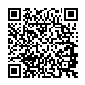 下面的两个人在绕着红岩峰的周围勘测……韩必心中有沮丧起来二维码生成