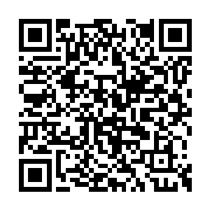 不信你可以问问那边那个染着黄头发的员工黄灿二维码生成