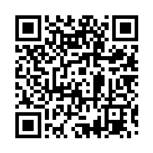 不停的擦拭着丁羽额头和鬓角留下来的汗水二维码生成