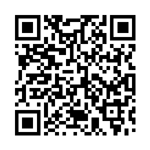 不可思议的望着已然来到他们附近的人二维码生成