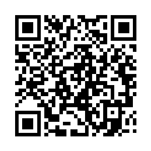 不屑地瞟了Amos一眼用流利的英文对他说二维码生成