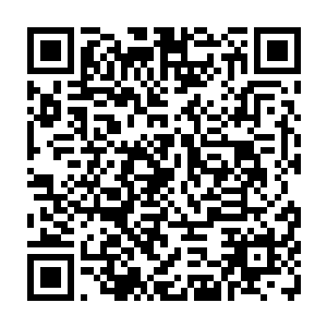 不料她这刚回来便好看到一个人陌生男人正撅着屁股无比妖娆地弄自己的床二维码生成