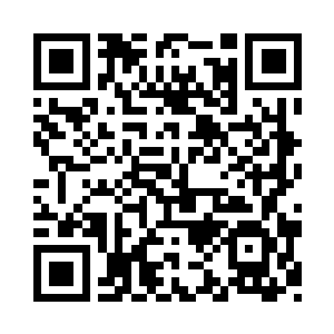 不时可以看到男男女女在酒吧进进出出二维码生成