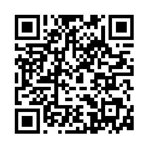 不时地观察着电烤箱里的烤制进度二维码生成