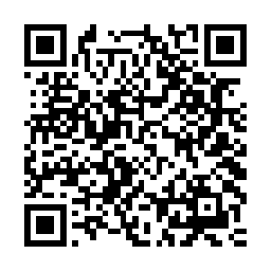 不然给人的感觉就是一个小姑娘对着一个年轻男人的后背在讲话二维码生成