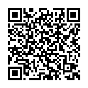 不由分说就把疯马身上的弓箭换到了自己肩膀上二维码生成