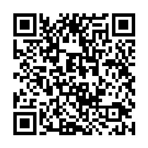 不由自主的转头用眼角扫视一下位于她左后方的洪涛二维码生成