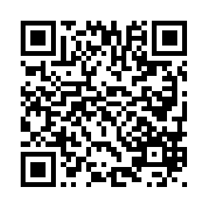 不着片缕的上身露出狰狞的肌肉块二维码生成