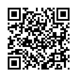 不着痕迹的瞪了一眼趴在石桌上喝水的小家伙二维码生成